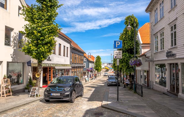 bílar drekkja borgum