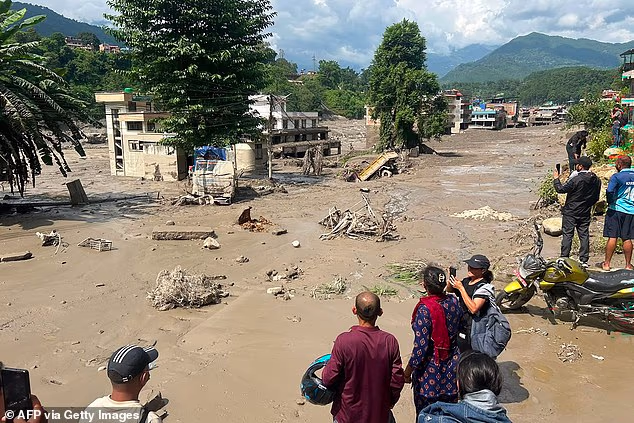 Aurflóð í Nepal og Kína 9 | ein jörð.org aurflóð í nepal og kína
