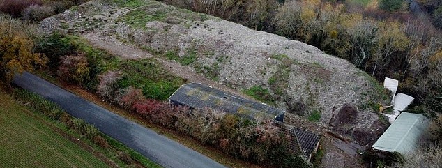 Náðust á video hendandi sorpi á annars manna land